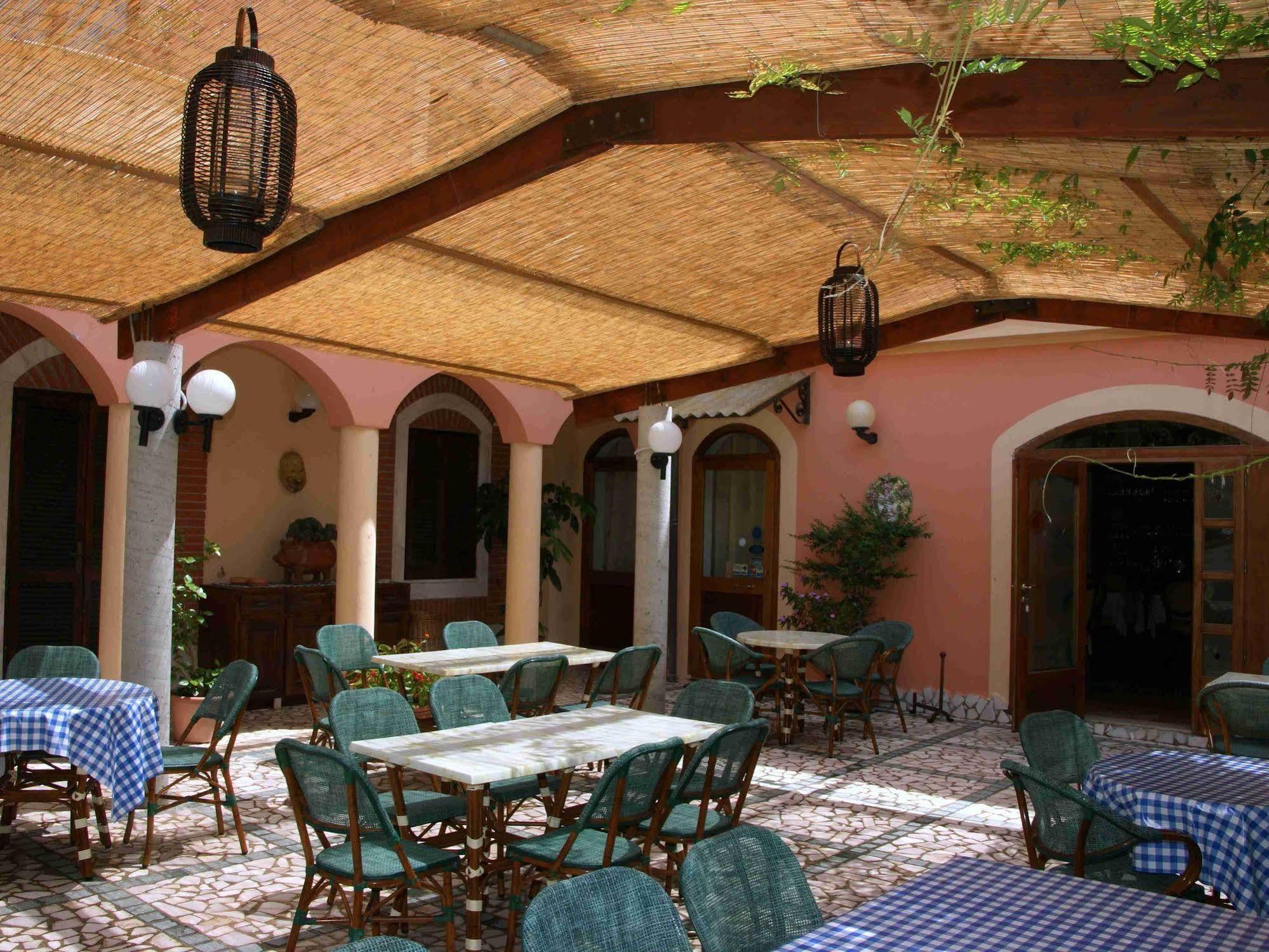 Villa Aurora Ле-Кастелла Экстерьер фото